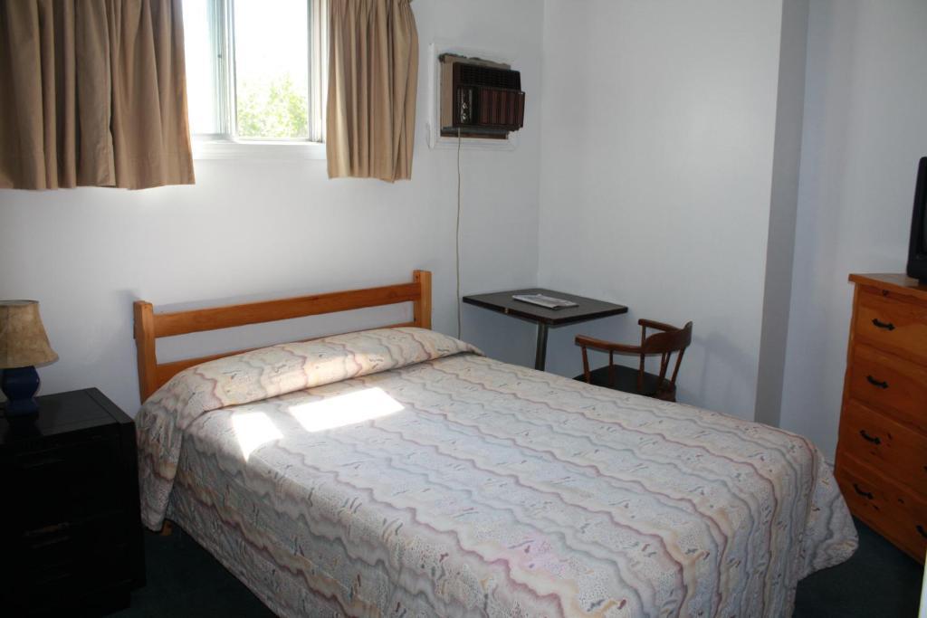 Kingsbridge Inn / Bon-Air Motel Васага-Бич Номер фото